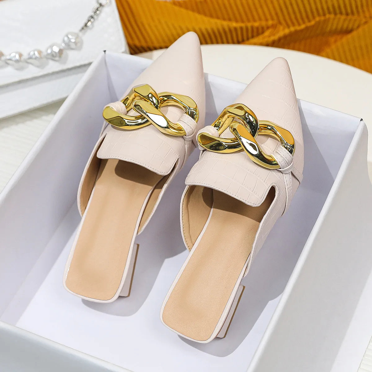 Baotou half slippers women's 2023 luxury brand new versatile point sharp metal buck flat shoes banquet slippers fashion slippers