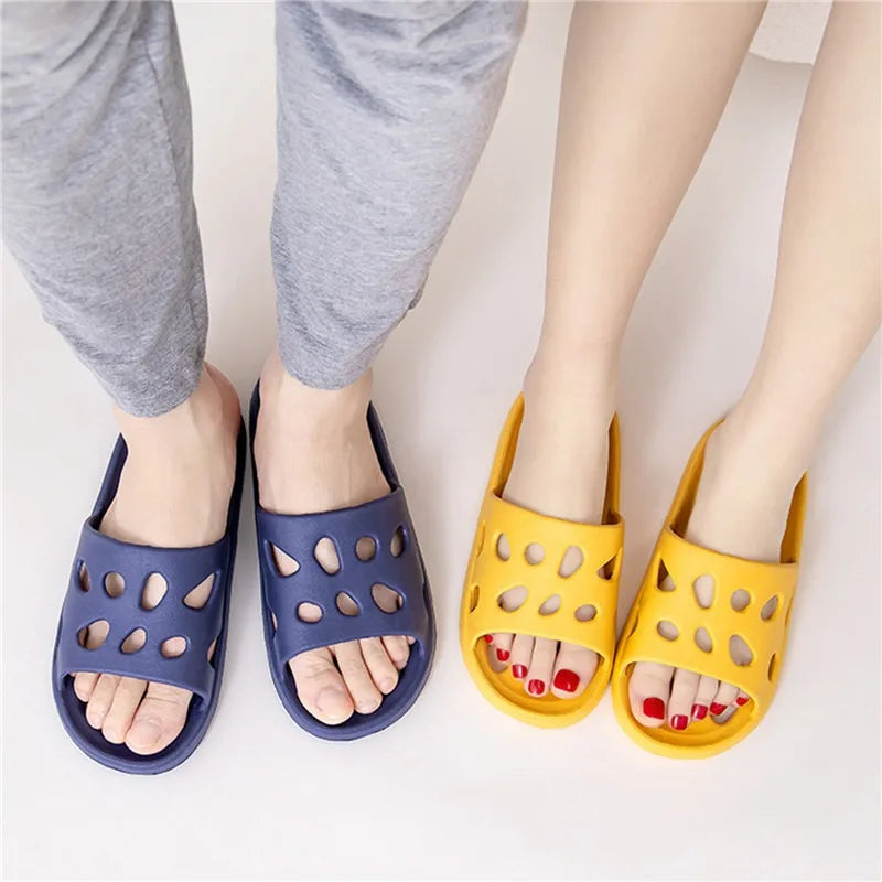 2024 Summer Slippers Men Women Soft Indoor Home Flat Sandals Fashion Flip Flops Beach Shoes Man Couple Non-Slip Bathroom Slides