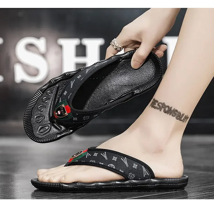 2023 Summer Slippers Men Flip Flops Beach Sandals Non-slip Casual Flat Shoes Slippers Indoor House Shoes for Men Outdoor Slides