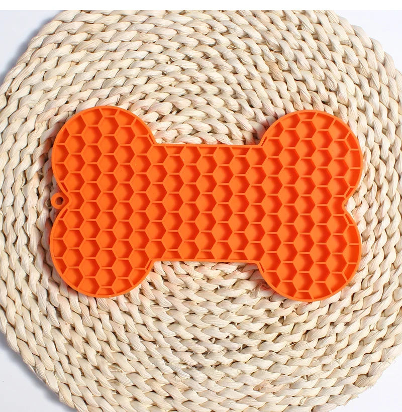 Silicone Dog Lick Mat Dog Feeder for Small Dogs Cats Peanut Butter Pet Slow Food Bowl Puppy Anti-Choking Food Plate