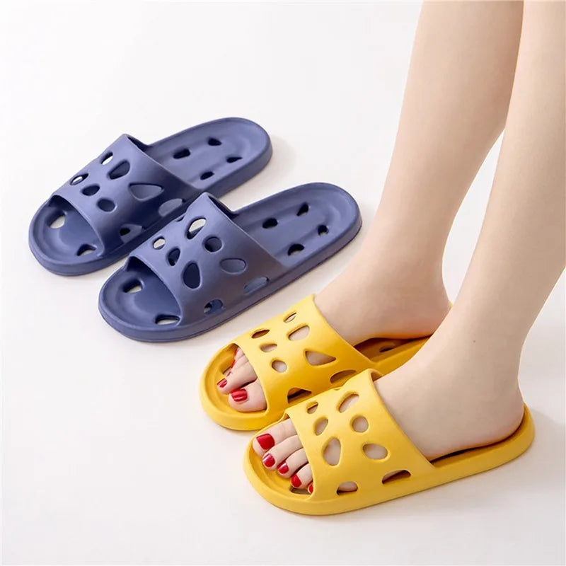 2024 Summer Slippers Men Women Soft Indoor Home Flat Sandals Fashion Flip Flops Beach Shoes Man Couple Non-Slip Bathroom Slides