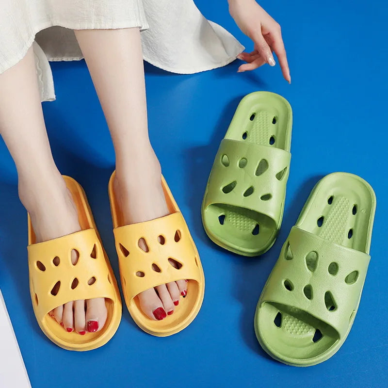 2024 Summer Women Slippers Beach Slides Cartoon Bear Flip Flops Men Shoes Thick Sole Home Bathroom Non-Slip Shoes Couple Sandals