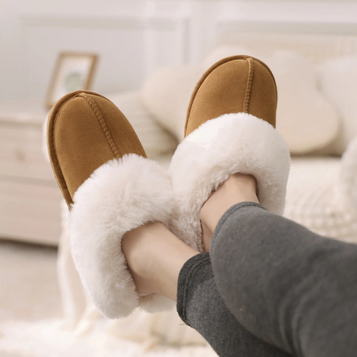 Shevalues New Plush Fur Slippers Home Women Winter Fluffy Faux Fur Collar House Slippers Furry Memory Foam Slides Indoor Outdoor