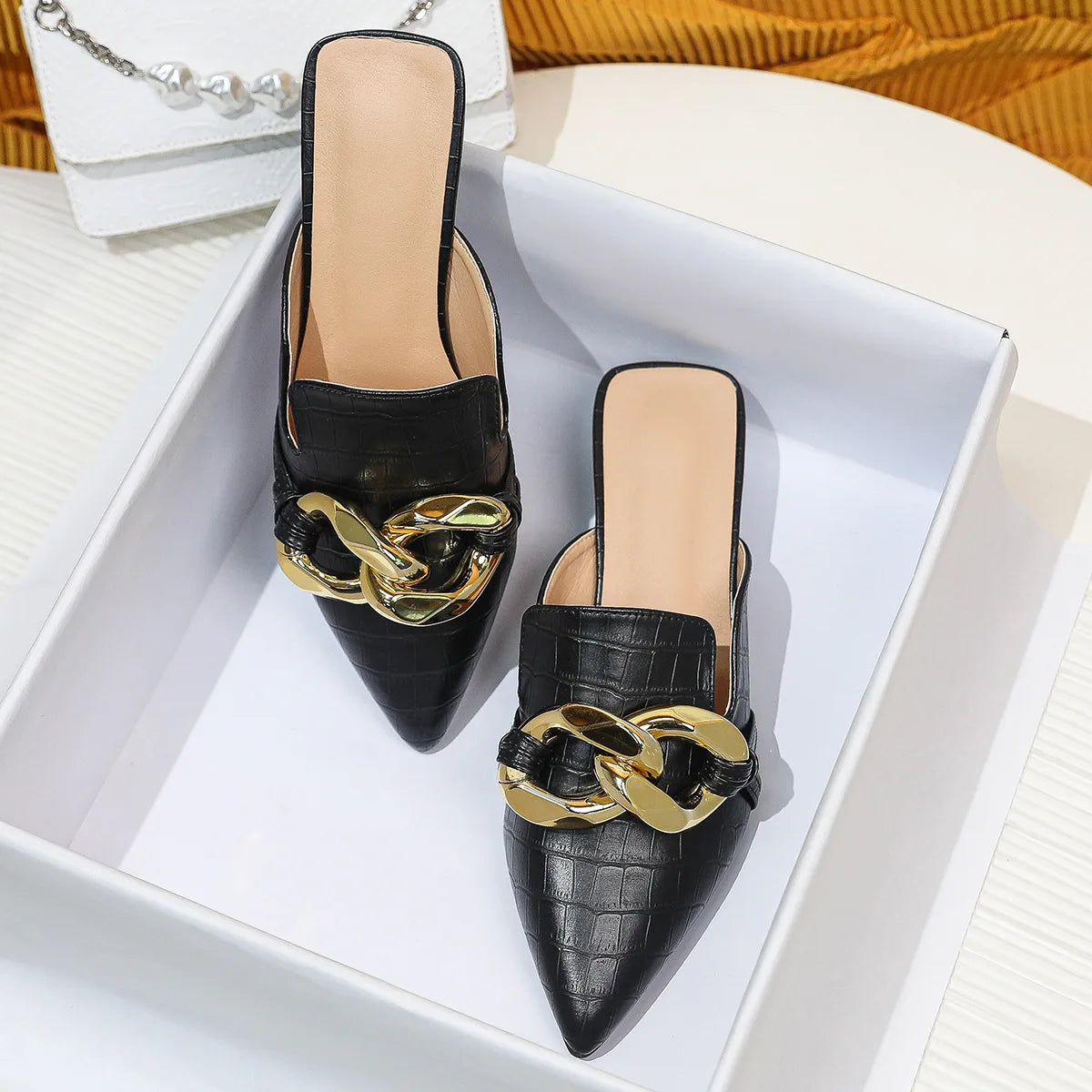 Baotou half slippers women's 2023 luxury brand new versatile point sharp metal buck flat shoes banquet slippers fashion slippers