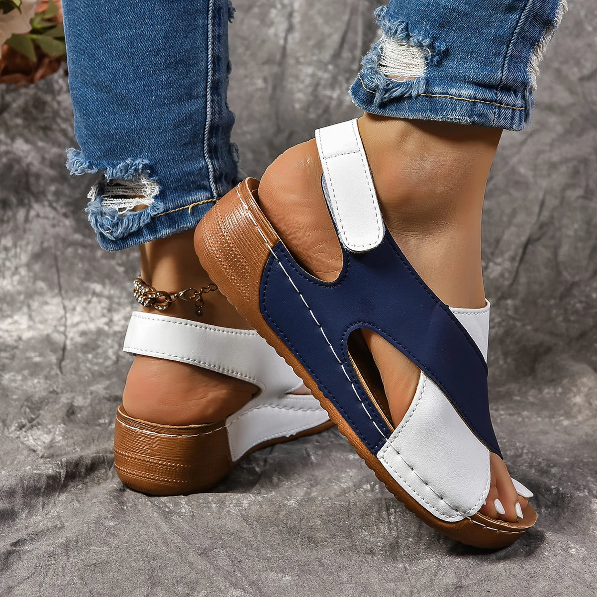 New Women Hiking Sandals Ladies Summer Shoes Retro Leather Slope Heel Thick Bottom Large Chunky Sandals for Women Platform 2024