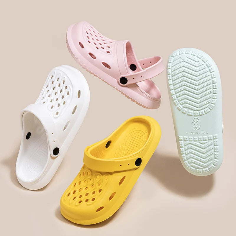 Men Beach Sandals Fashion Outdoor Clogs Comfortable Indoor Slippers Trend Men Casual Shoes Home Garden Shoes Men's Beach Sandals